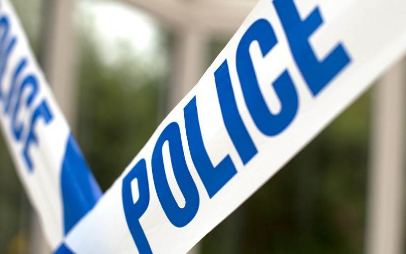 اتر پردیش میں پولیس کی بربریت، نوجوان کی ٹانگوں پر لاٹھیاں ماری گئیں اور اس کے ناخن نکالے گئے